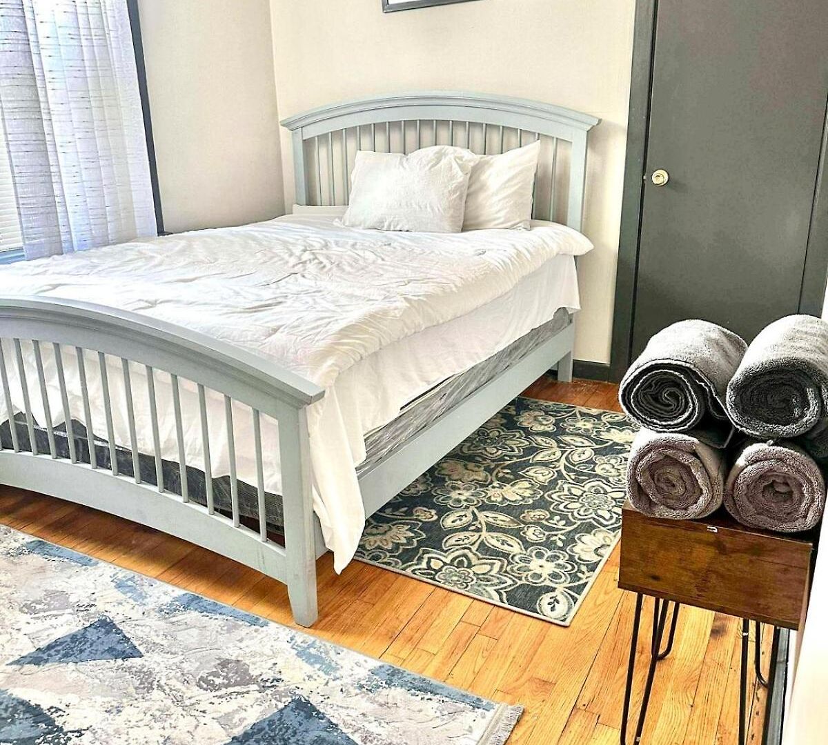 Modern 1br Near Midway - Cta Train - Golf Nearby *