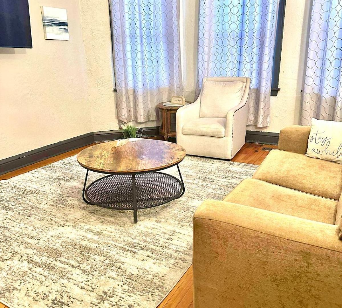 Spacious 1br | Free Parking, Golf & Midway Access Apartment