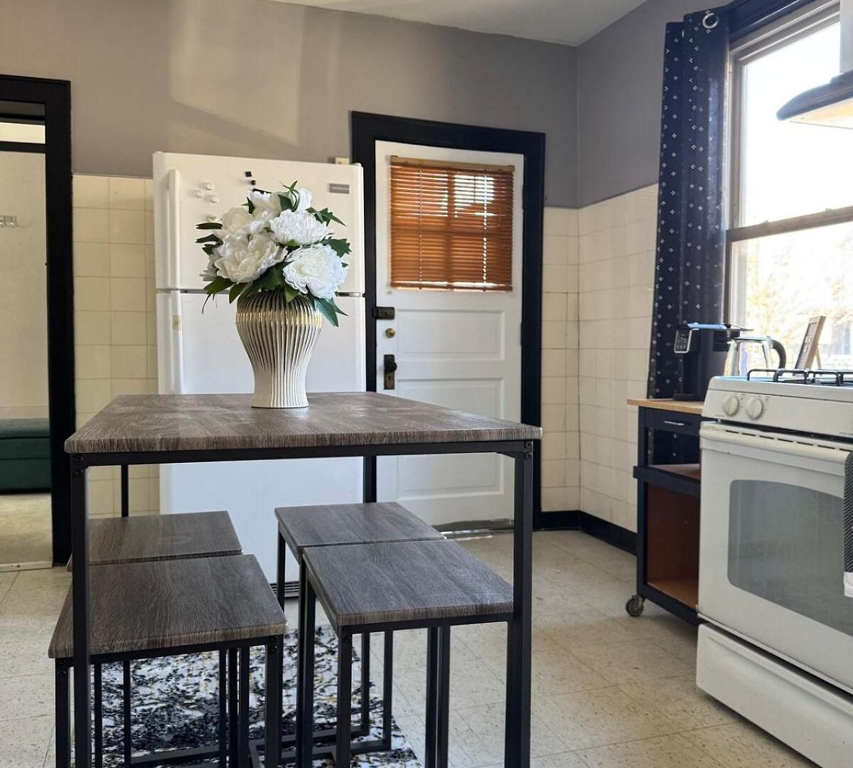 Cozy 3bd - Free Parking & Fast Wifi! *