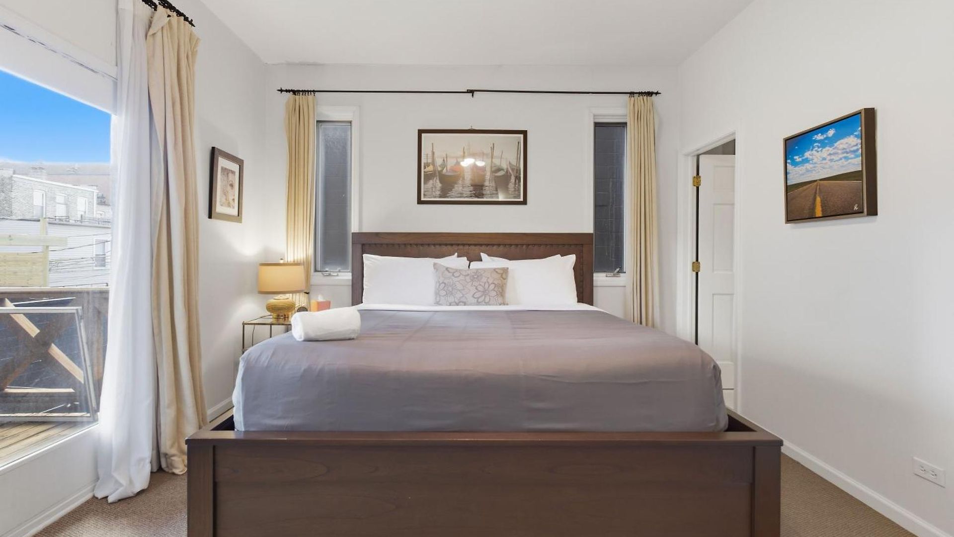 Heart Of East Village 2-bed 2-bath Peaceful Oasis Chicago