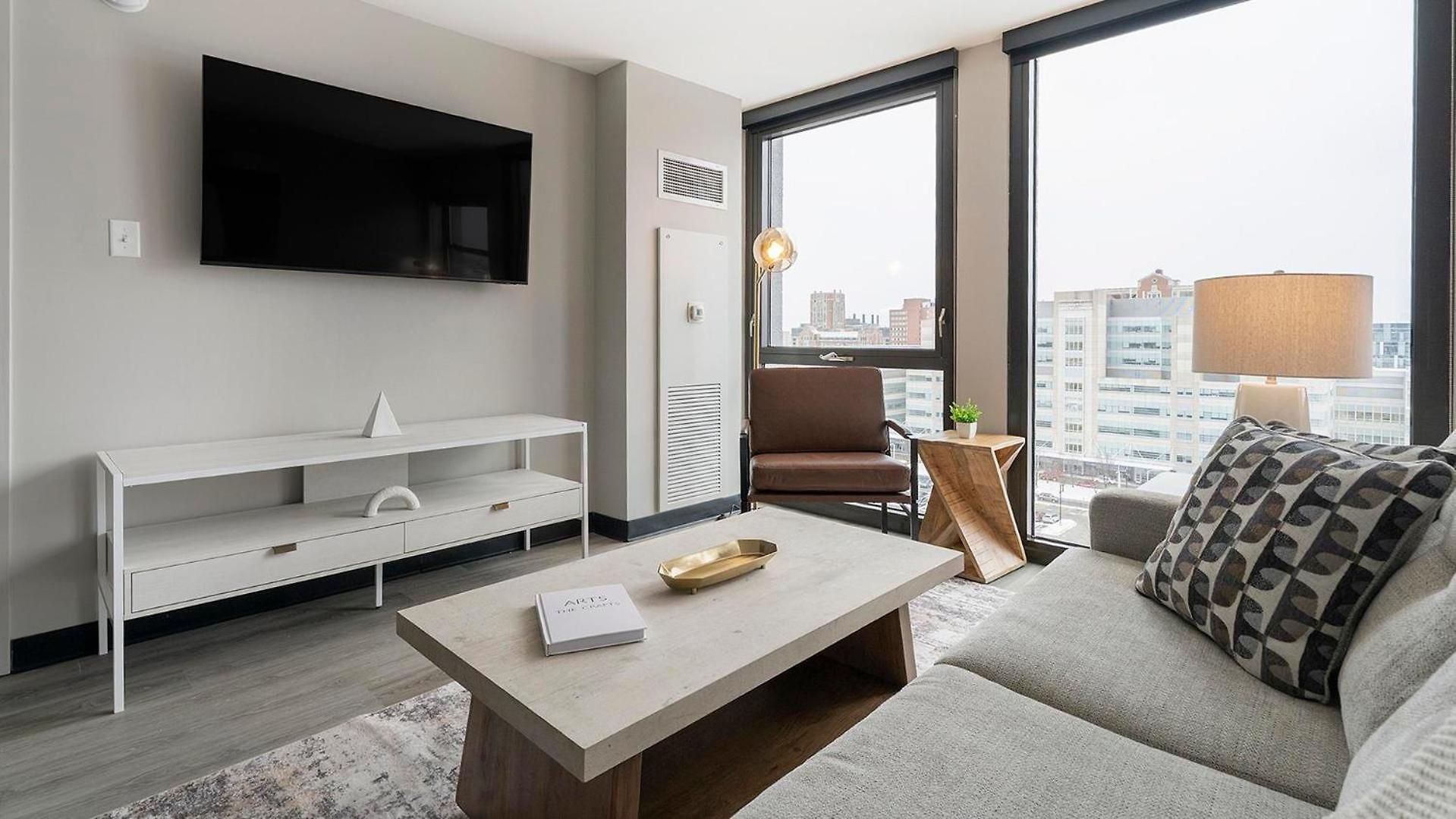 Landing Beautiful 1bd Gym Rooftop Lounge * Chicago