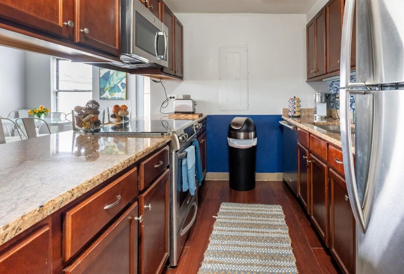 Vintage Downtown Penthouse, Gym & Balcony #6 Chicago