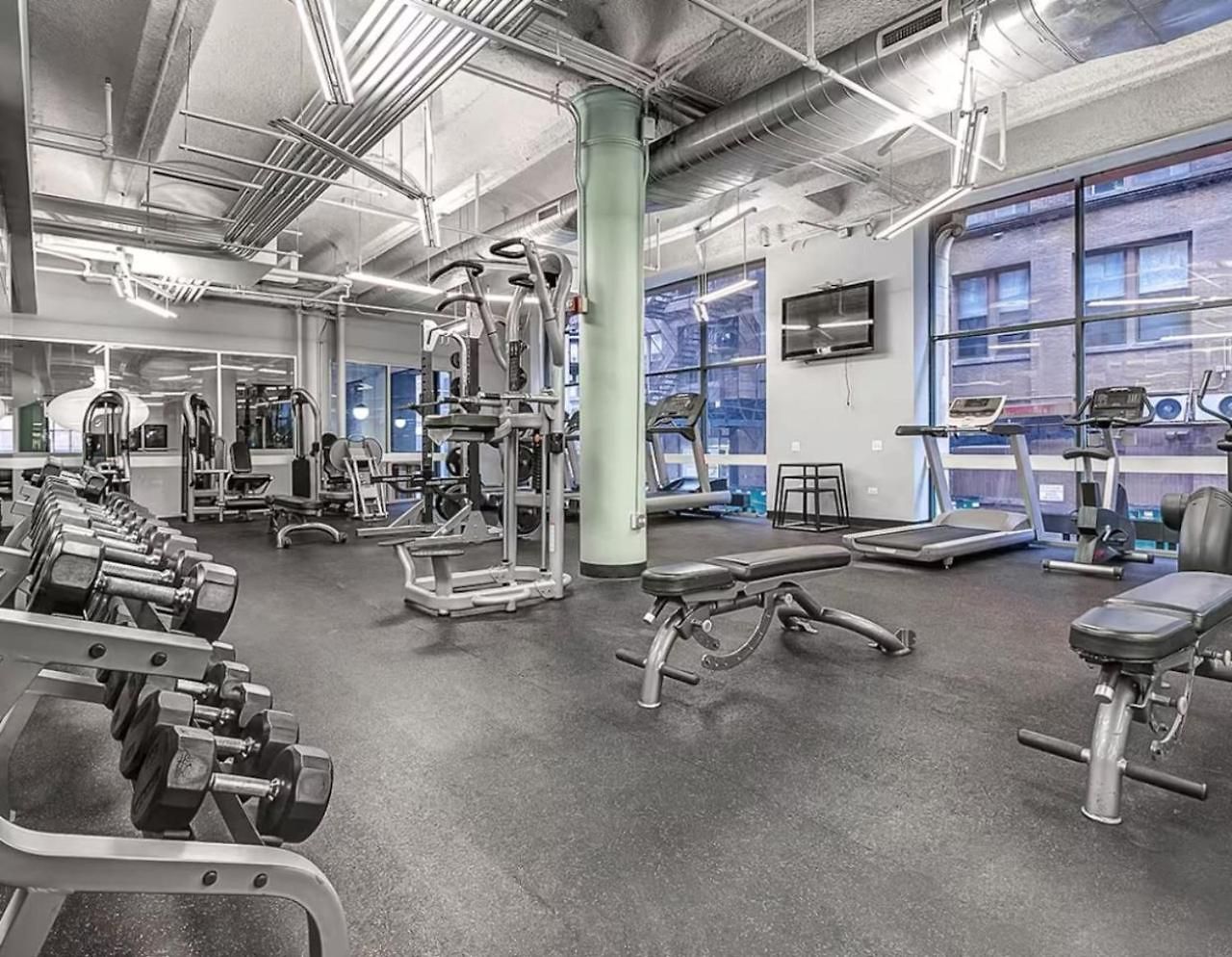 Spacious Downtown Penthouse Vintage, Gym & Balcony #3