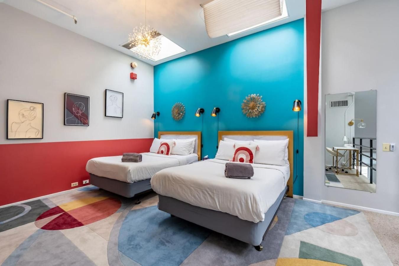 Spacious Downtown Penthouse Vintage, Gym & Balcony #3