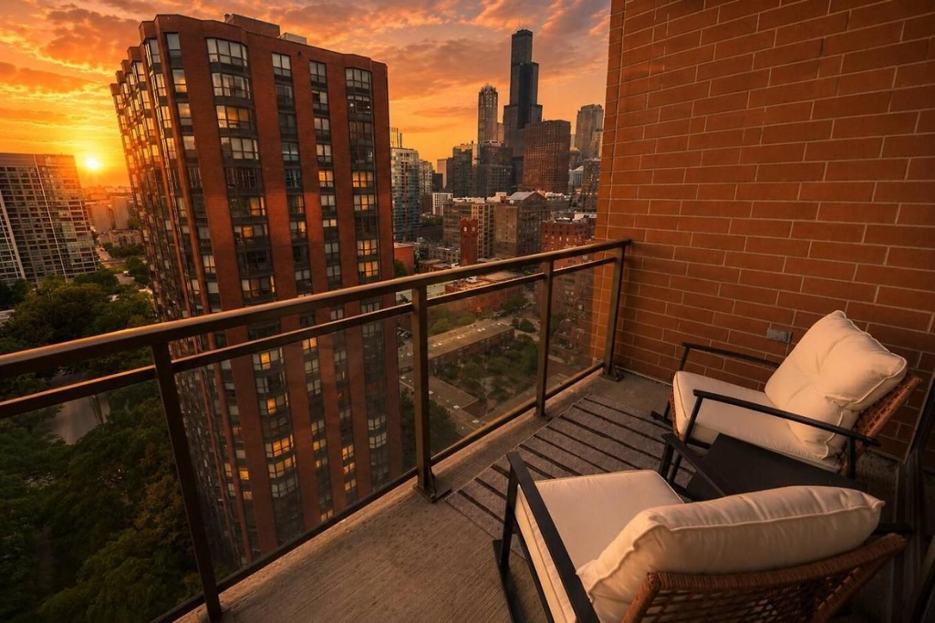 Apartment Skyline Luxury 19th Floor Retreat Near Grant Park *
