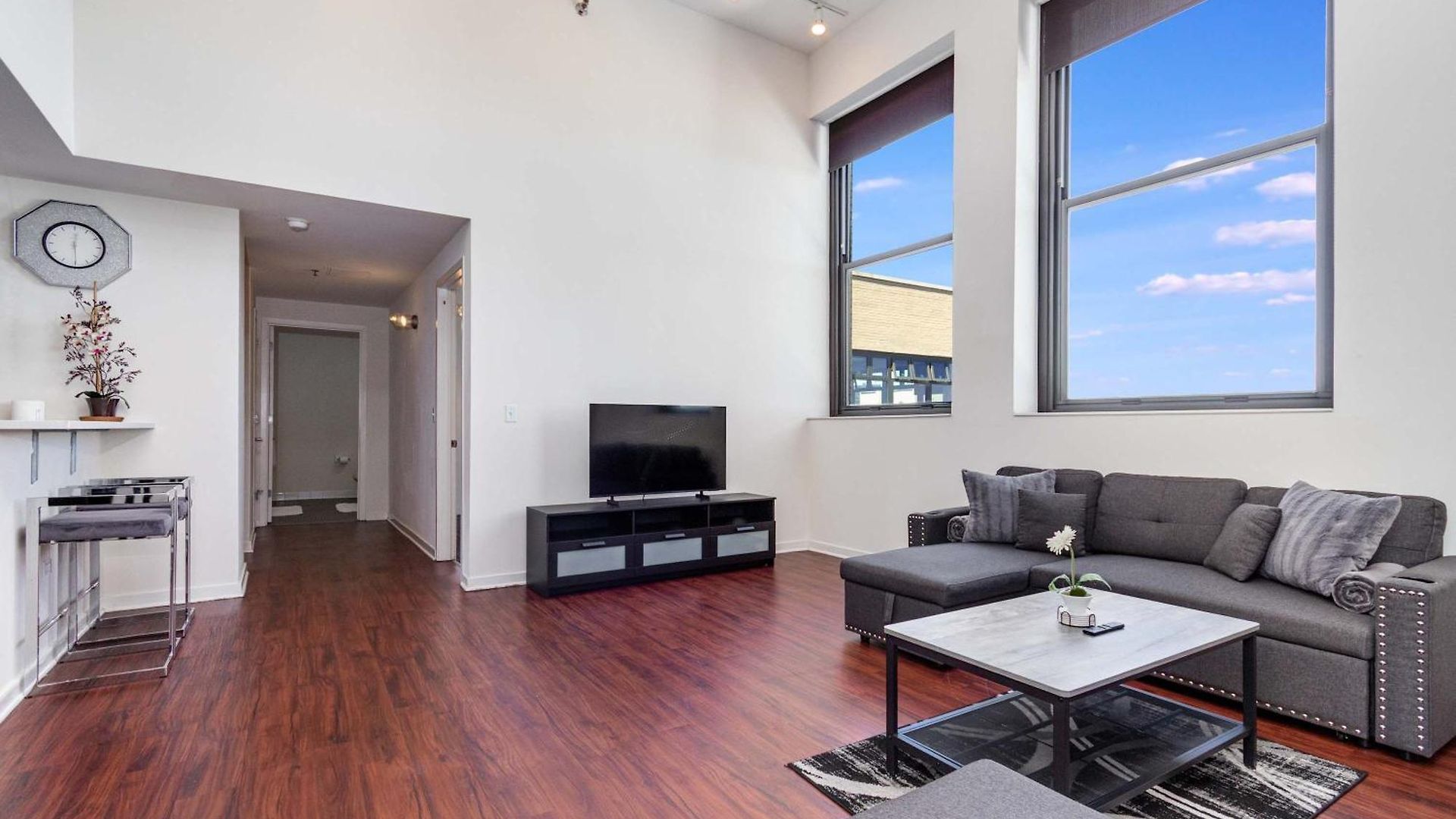 Downtown With Free In & Out Parking-2 Apartment Chicago