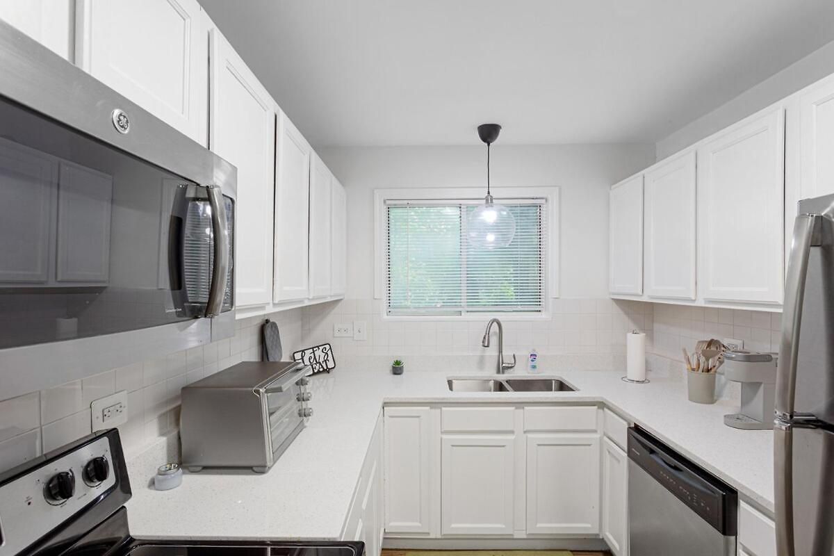Apartment Stylish 1br,1ba Near In Rogers Park Free Parking *