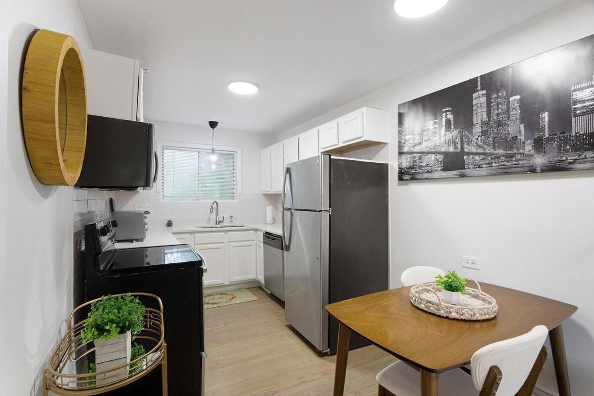 Stylish 1br,1ba Near In Rogers Park Free Parking Chicago