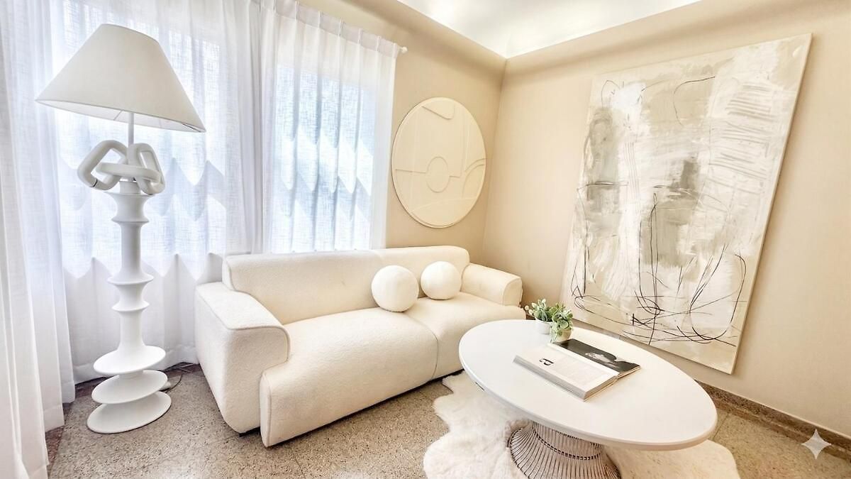 Apartment Steps To & Designer Lakefront With Free Parking *