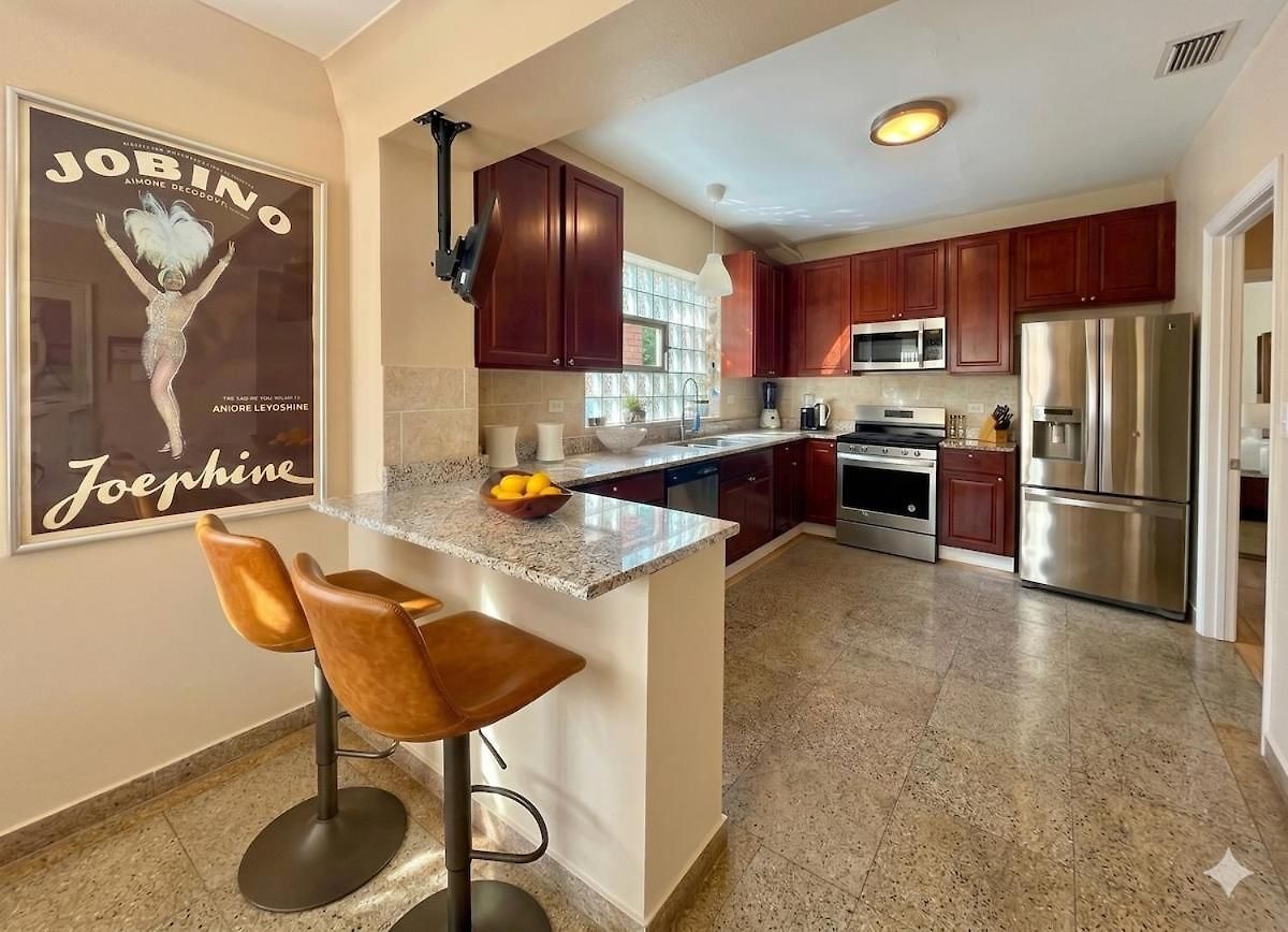 Steps To & Designer Lakefront With Free Parking * Chicago