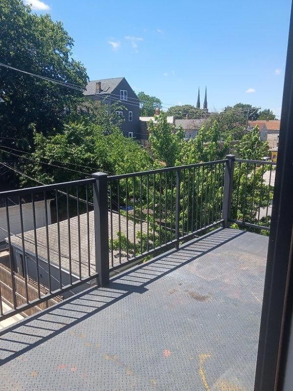 Spacious Modern Pilsen Retreat Sleeps 8 Near Downtown Chicago