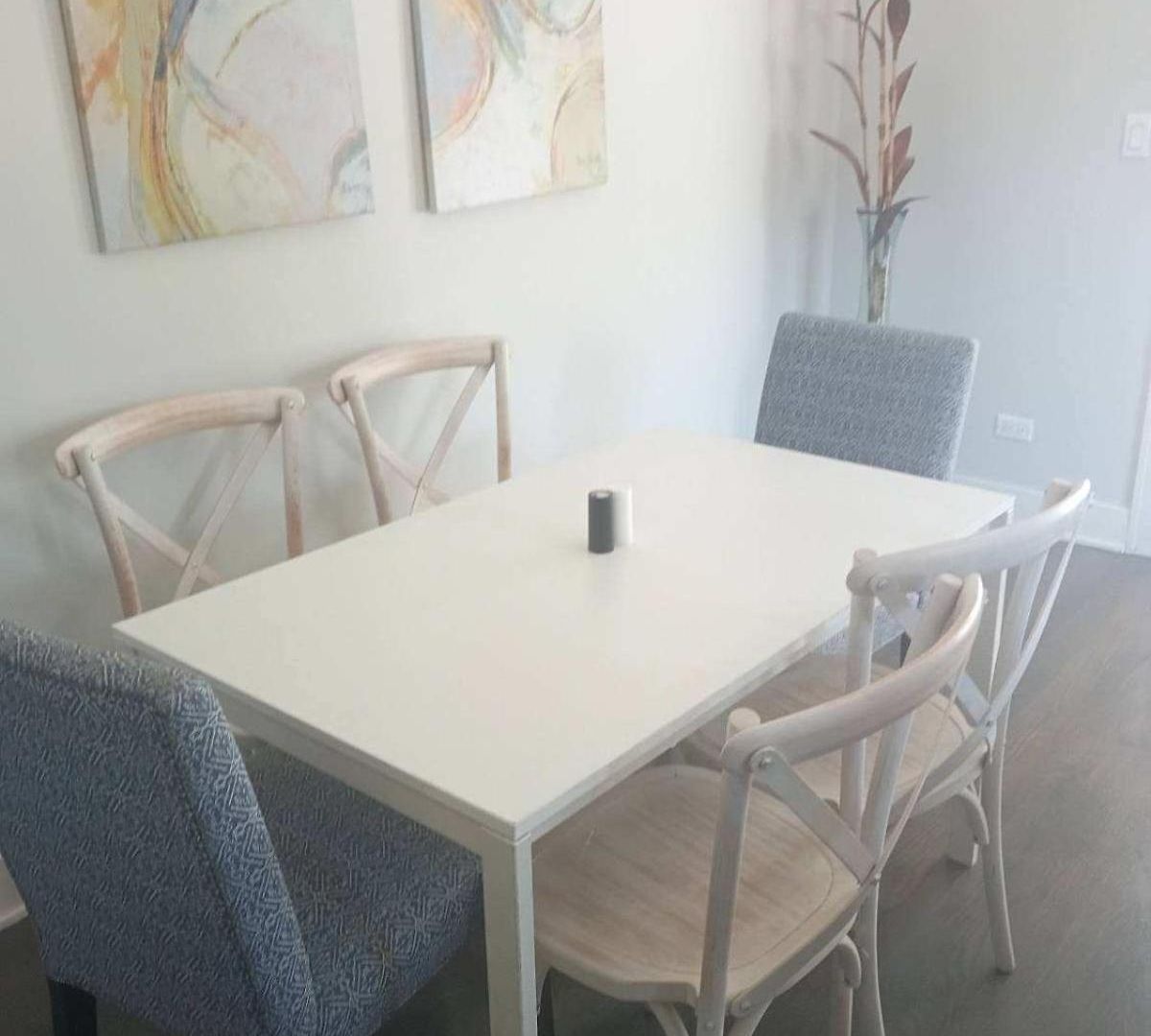 Spacious Modern Pilsen Retreat Sleeps 8 Near Downtown *