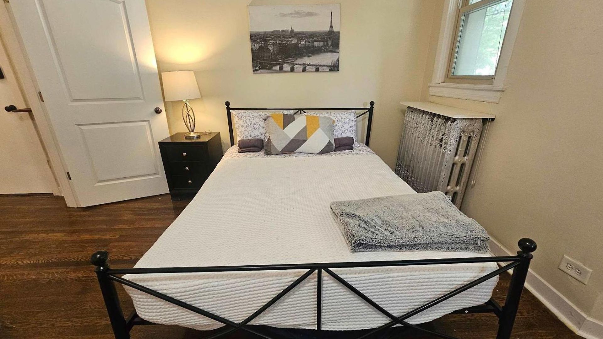 2 Bedroom Unit In Uptown Chicago