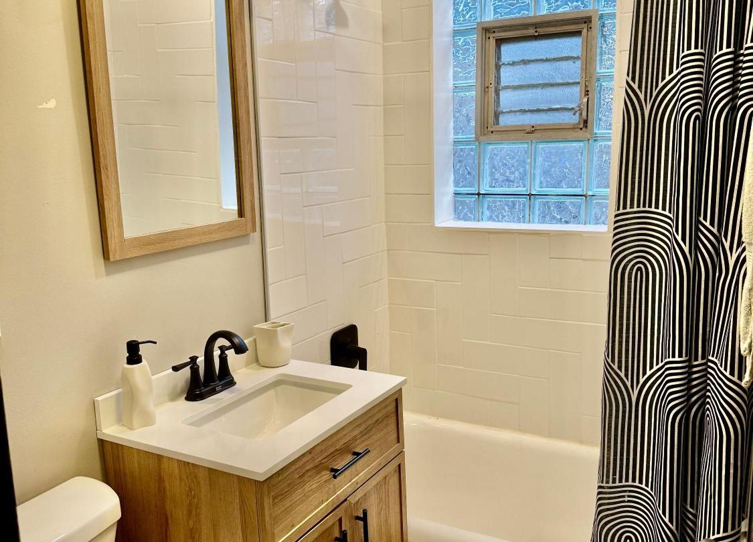 Modern 1br Near Midway - Cta Train - Golf Nearby Apartment