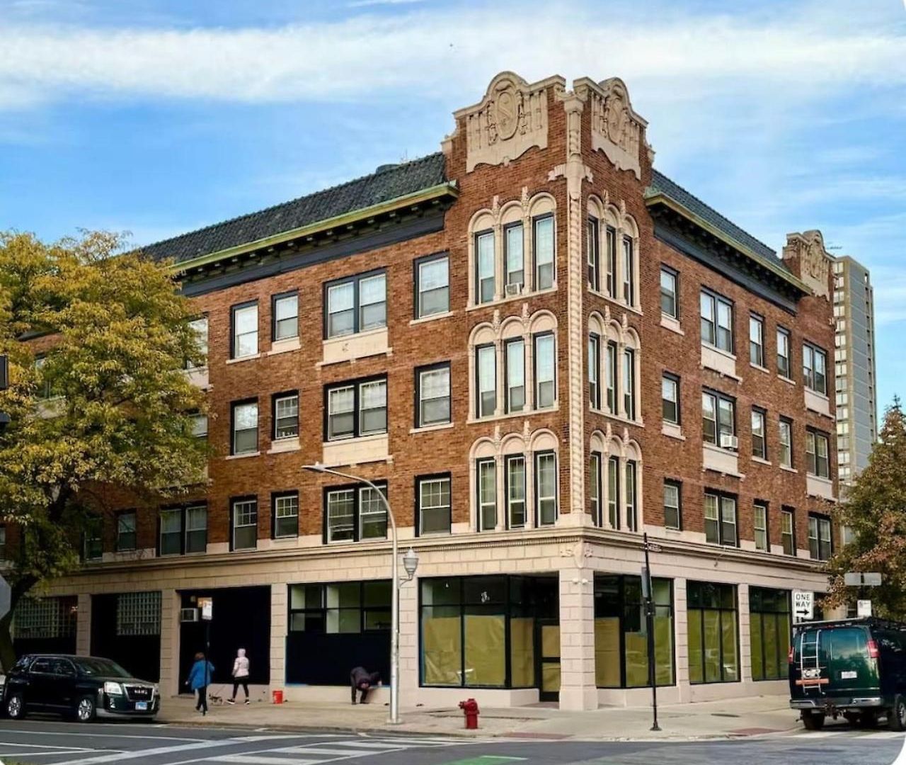 Apartment Well Located On The Red Line