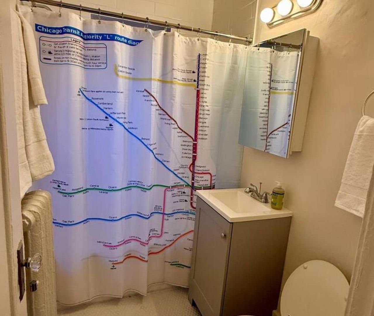 Well Located On The Red Line Apartment