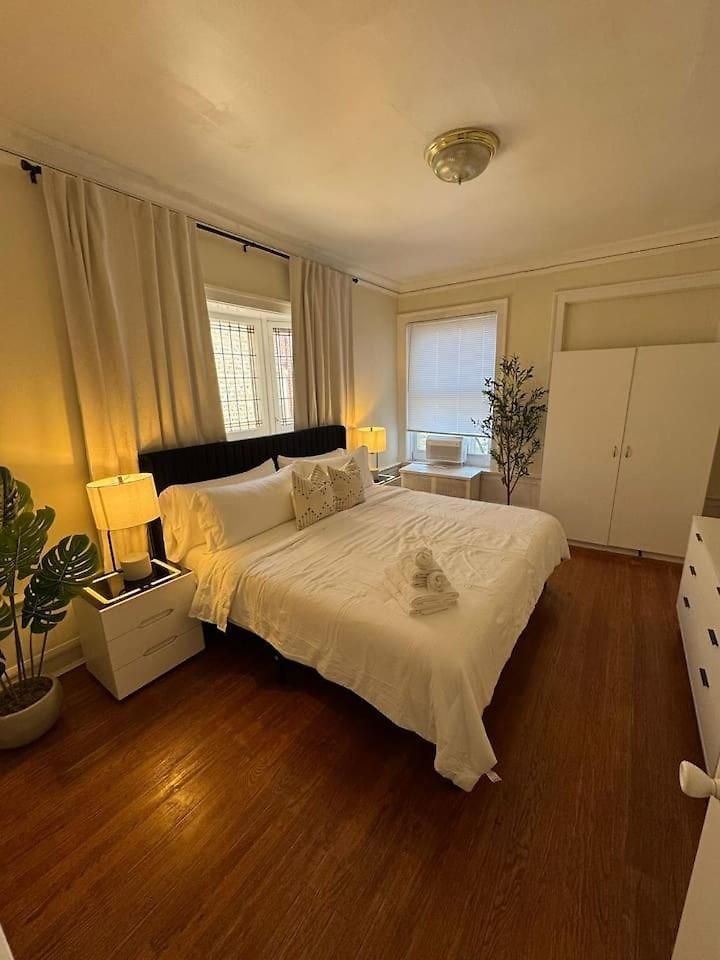 Walk To The • Private Office • 5br Apartment *