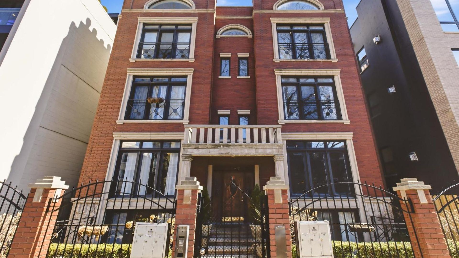 Apartment Heart Of East Village 2-bed 2-bath Peaceful Oasis *