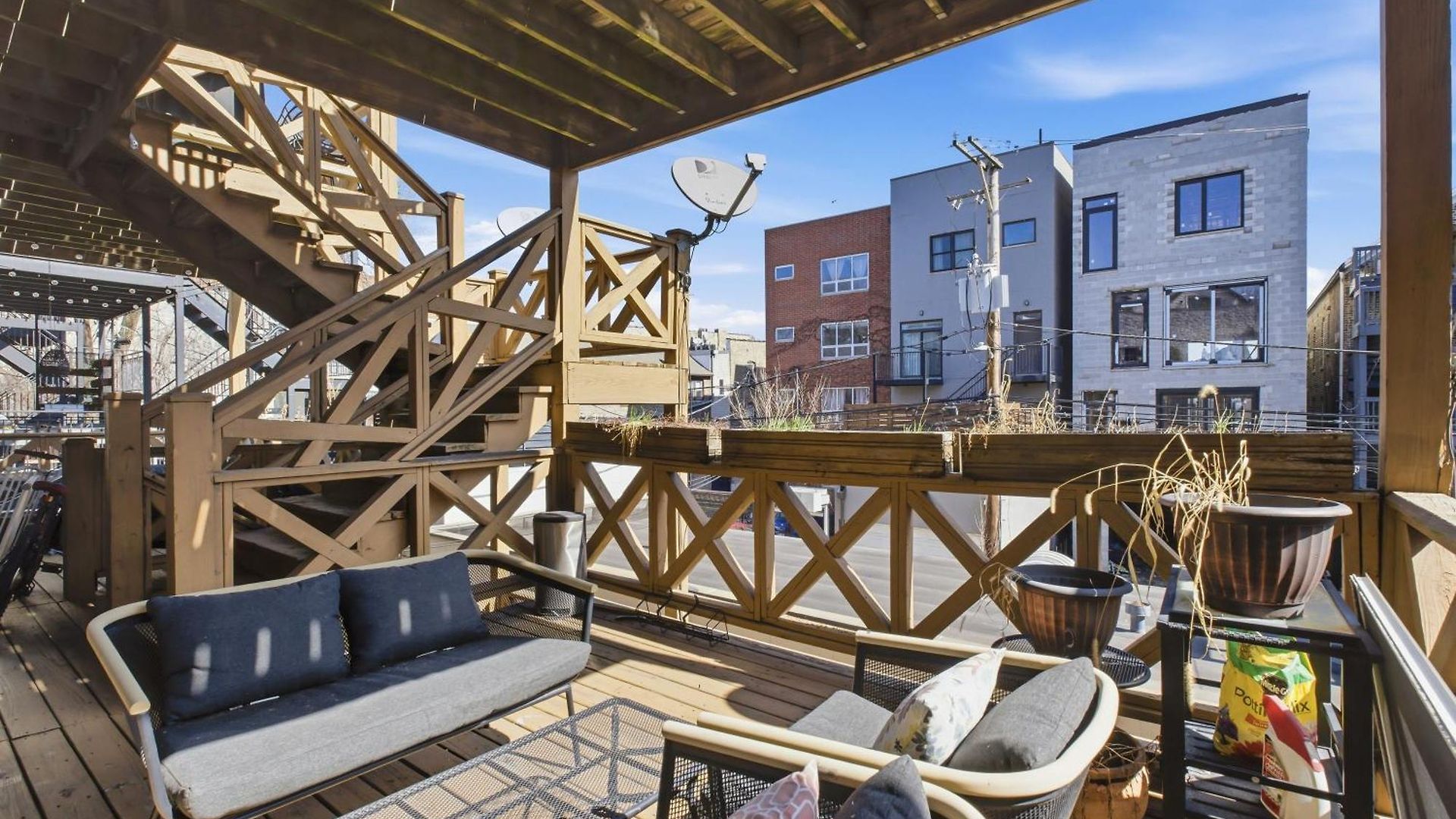 Heart Of East Village 2-bed 2-bath Peaceful Oasis Chicago