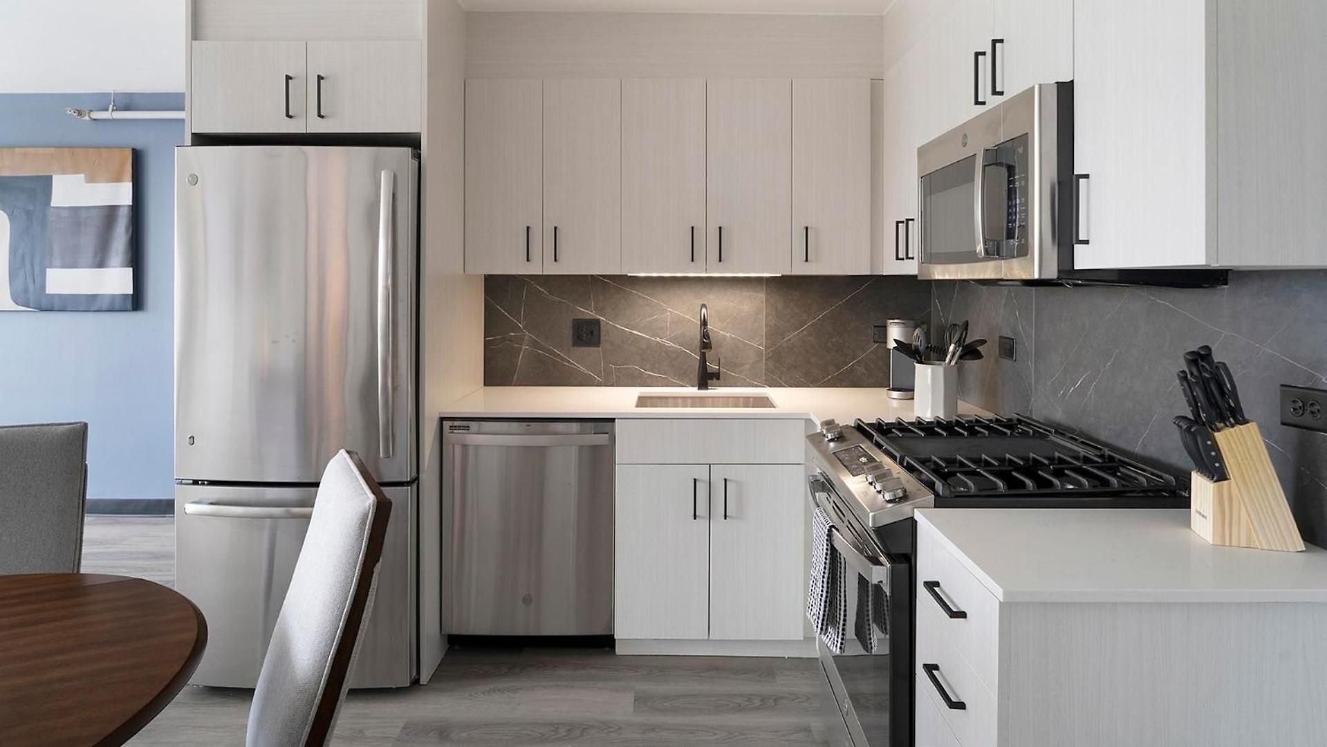 Landing Beautiful 1bd Gym Rooftop Lounge Apartment