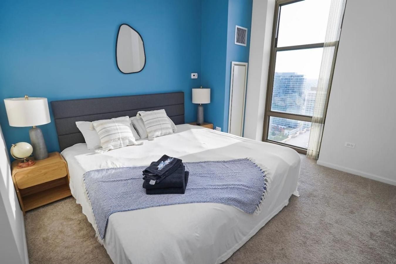 Apartment 29th Floor 2br Grant Park With Balcony, Gym Chicago