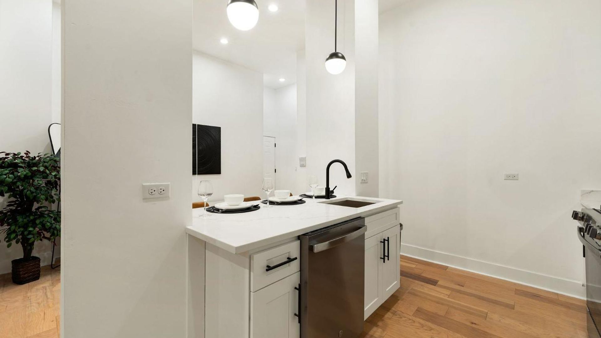 Spacious 3bd West Town Next To Kasama Chicago