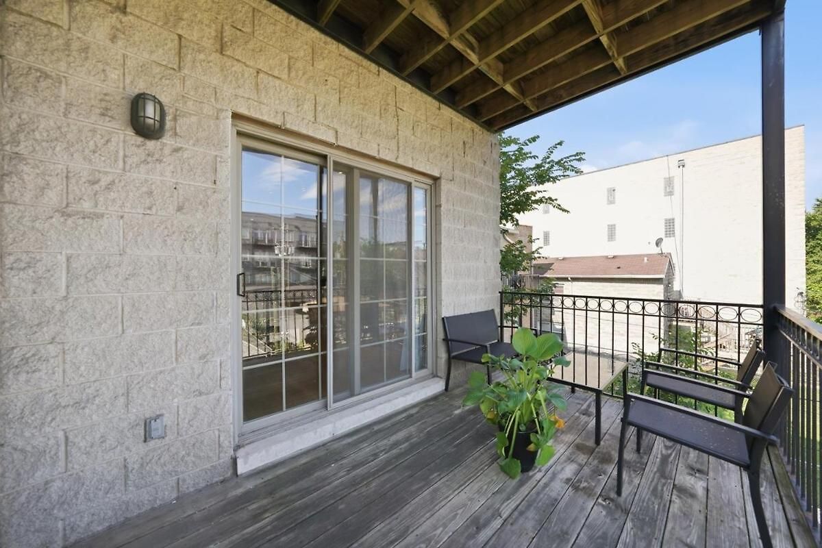 Closest To The United Center 3 Bedrooms & Futon Apartment