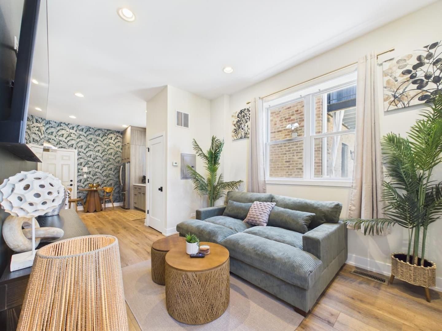 Modern Zen Retreat Mins From Downtown Apartment *