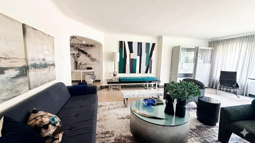 Apartment Steps To & Designer Lakefront With Free Parking *