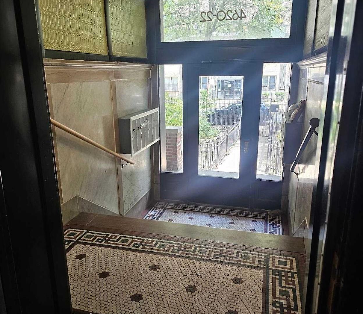 Apartment 2 Bedroom Unit In Uptown Chicago