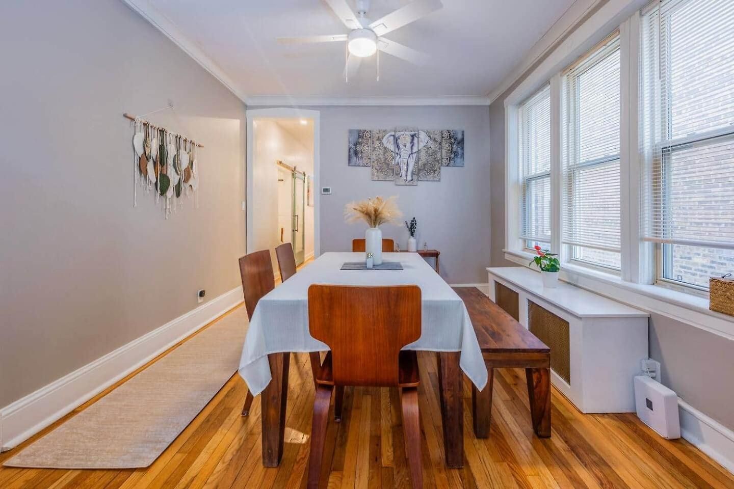 Modern 2br Avondale With Free Parking Near Cta Apartment