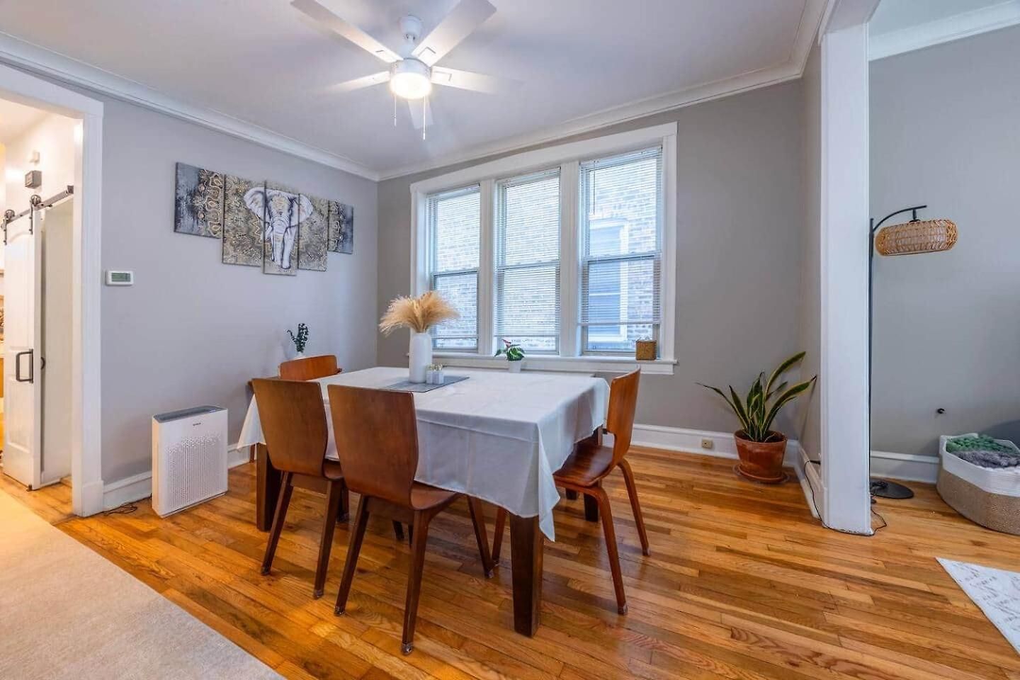 Modern 2br Avondale With Free Parking Near Cta Apartment