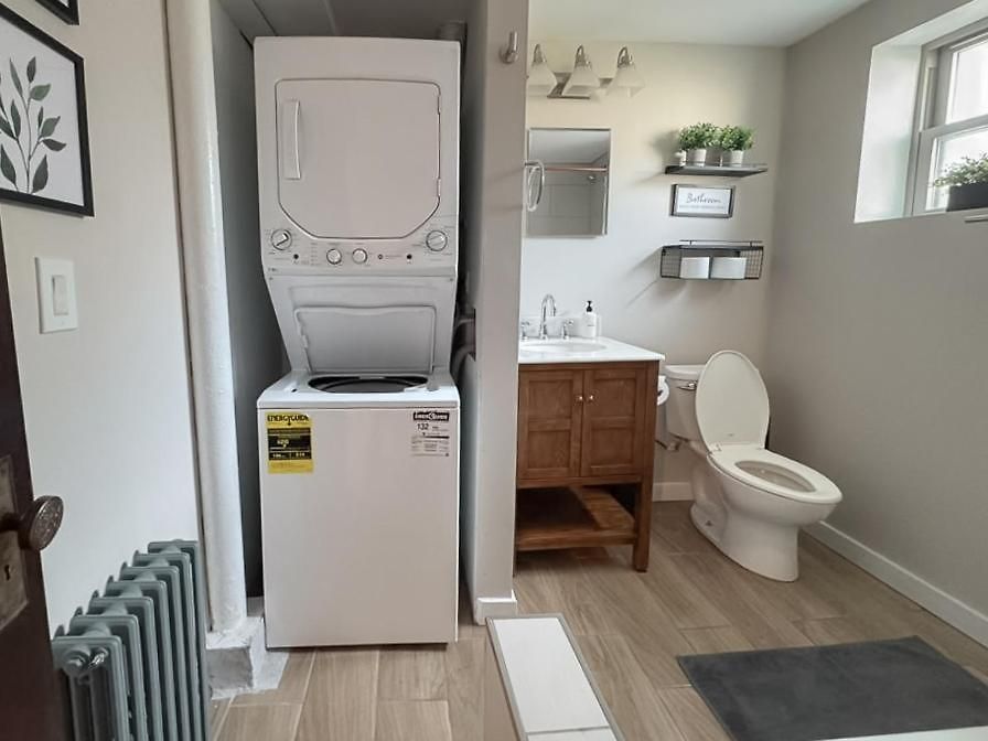 Apartment Near Wrigley • Sleeps 4 • Games + Fireplace Chicago