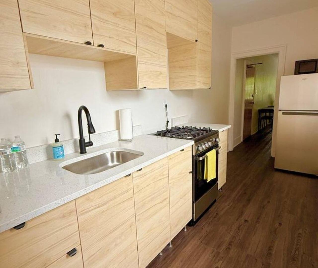 Apartment 2 On The Red Line *