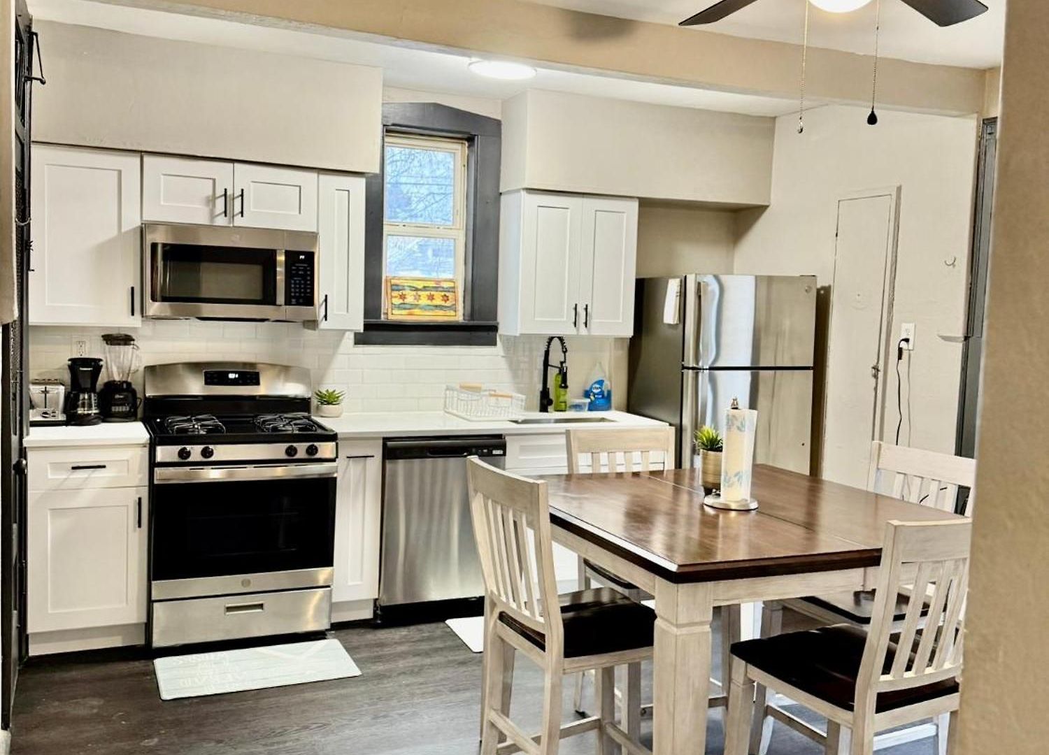Spacious 1br | Free Parking, Golf & Midway Access * Chicago