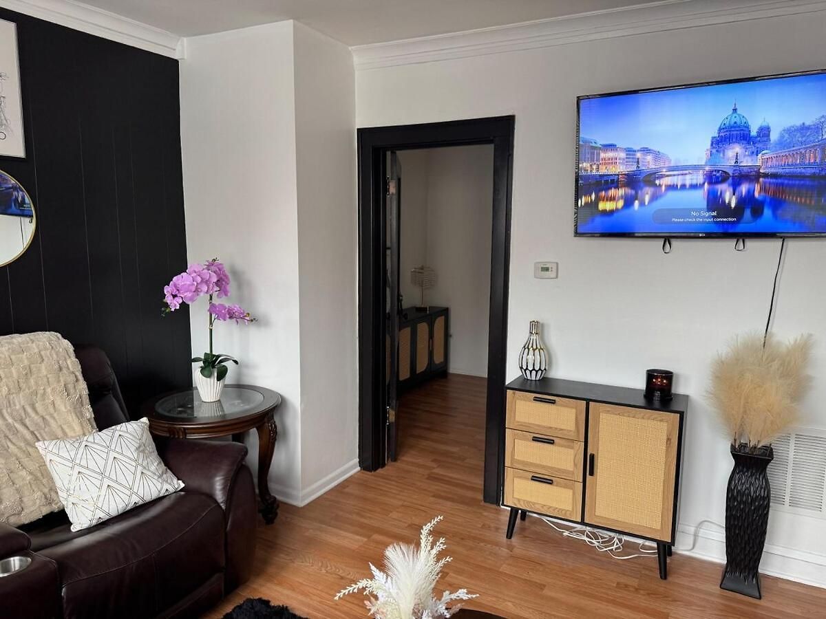 Cozy 3bd - Free Parking & Fast Wifi! Apartment *