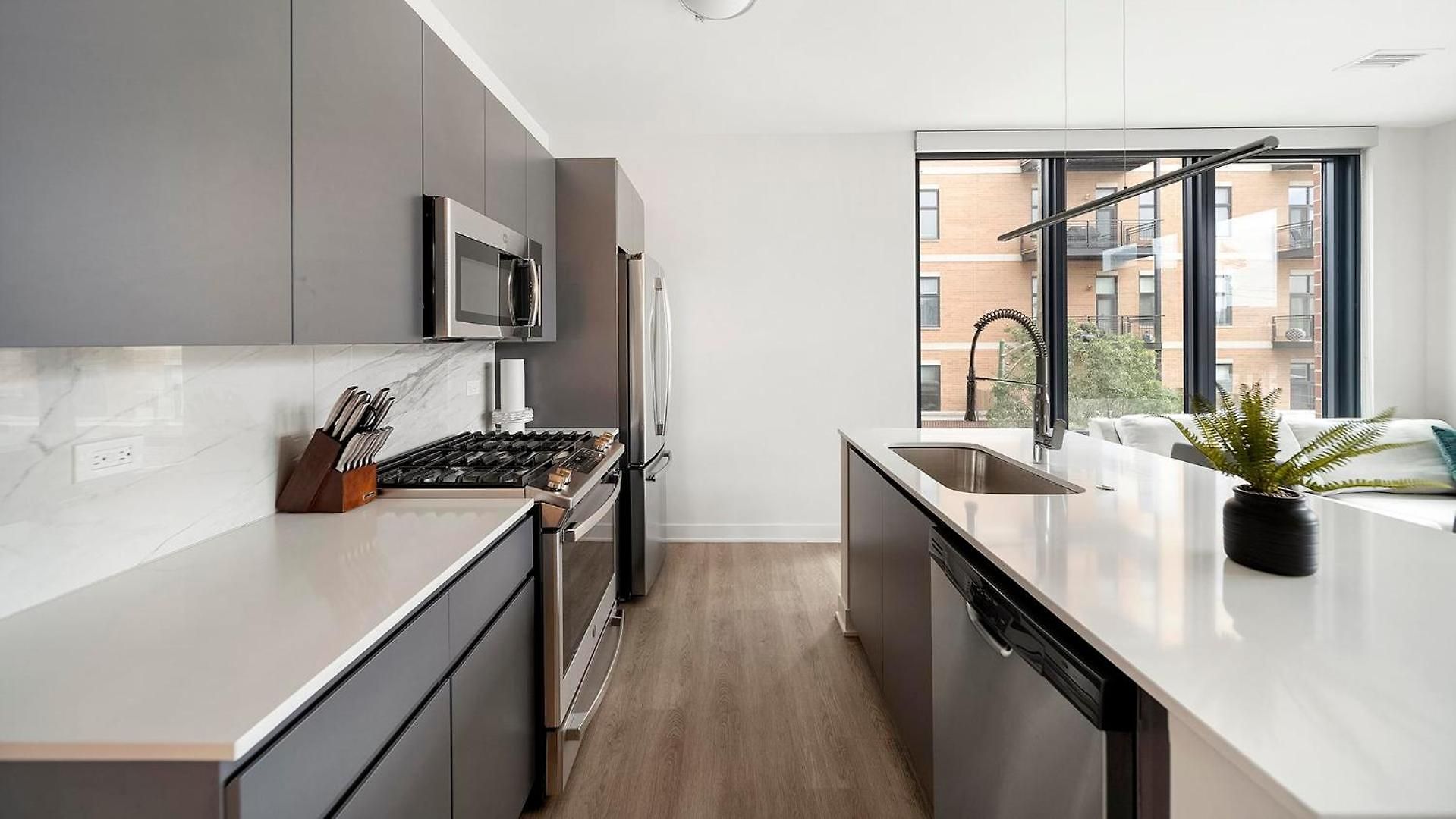 Landing Modern 2Bd Gym Pool Chicago