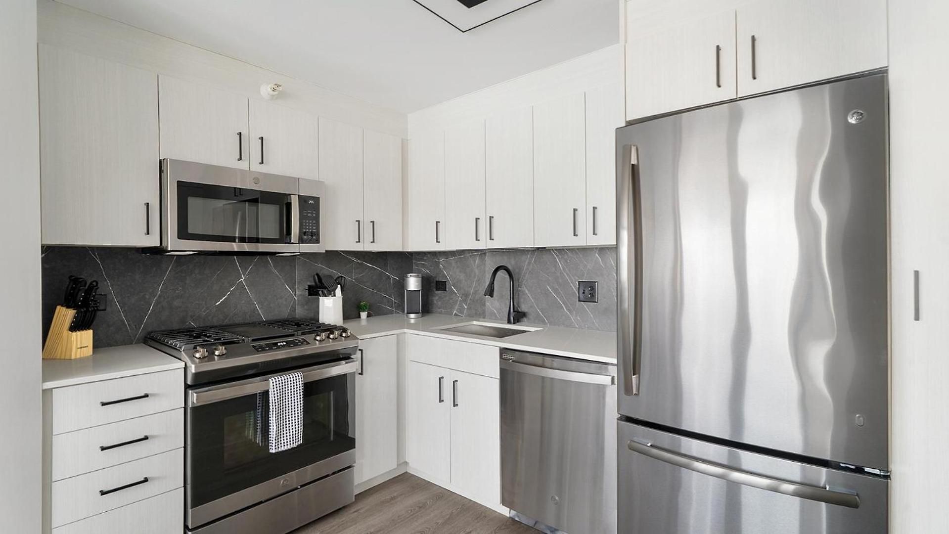 Landing Spectacular 2Bd Rooftop Lounge Chicago