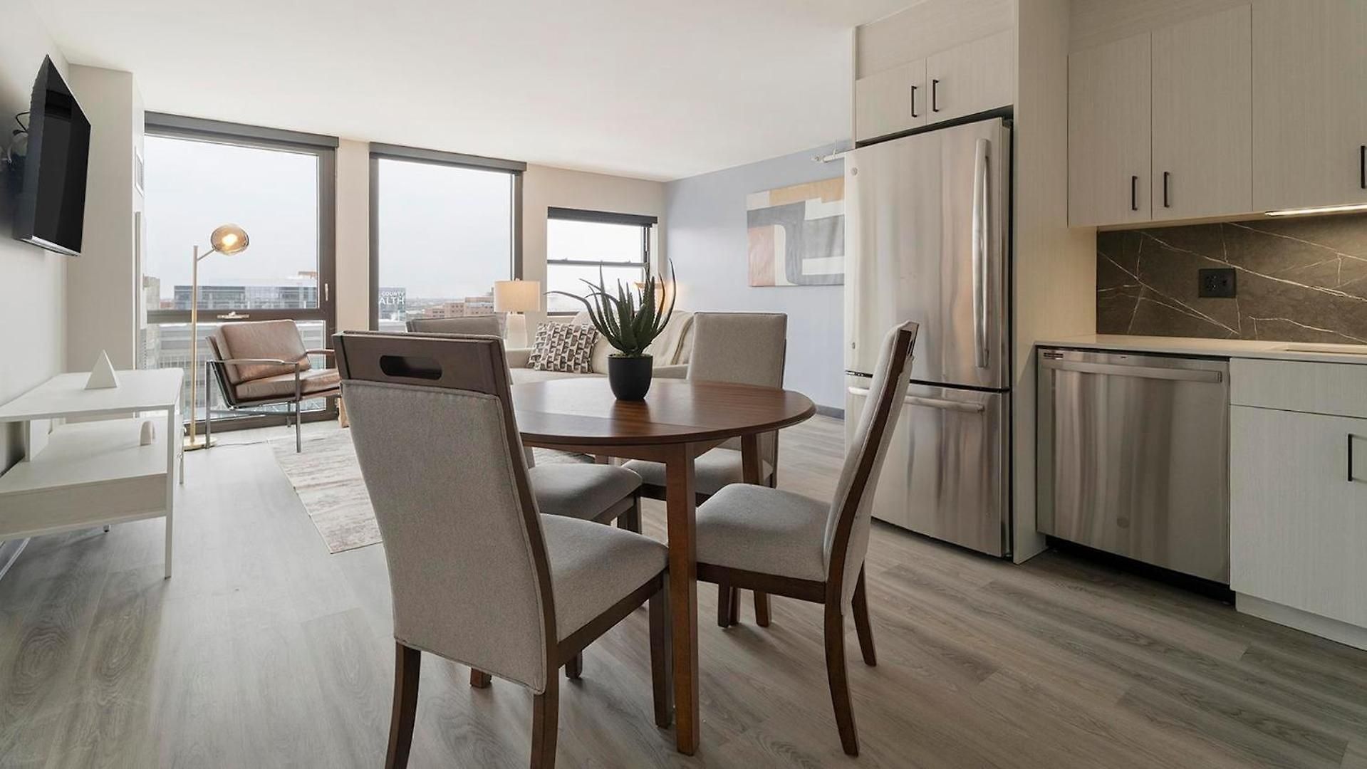 Landing Beautiful 1bd Gym Rooftop Lounge Apartment *