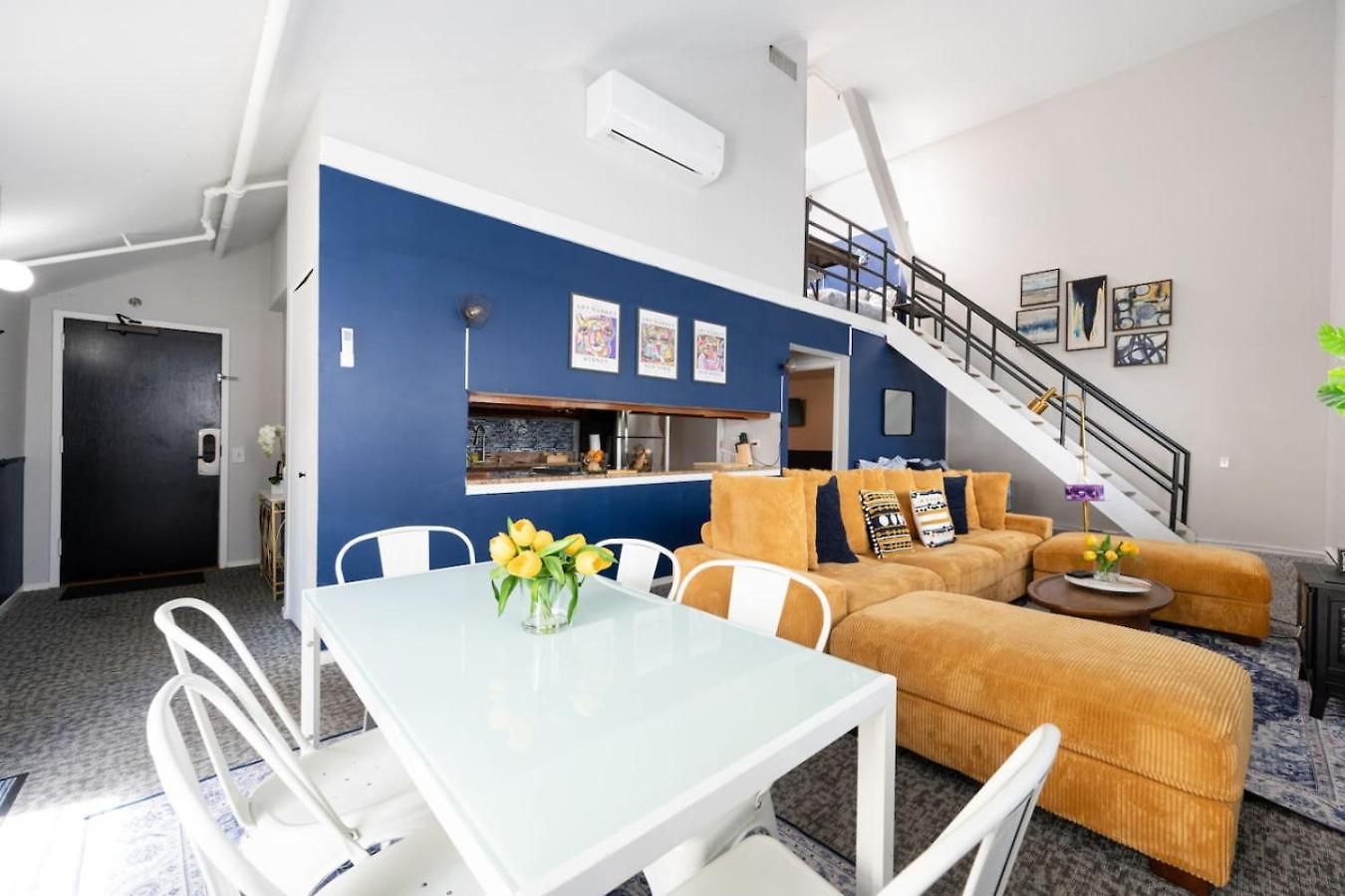 Vintage Downtown Penthouse, Gym & Balcony #6 * Chicago