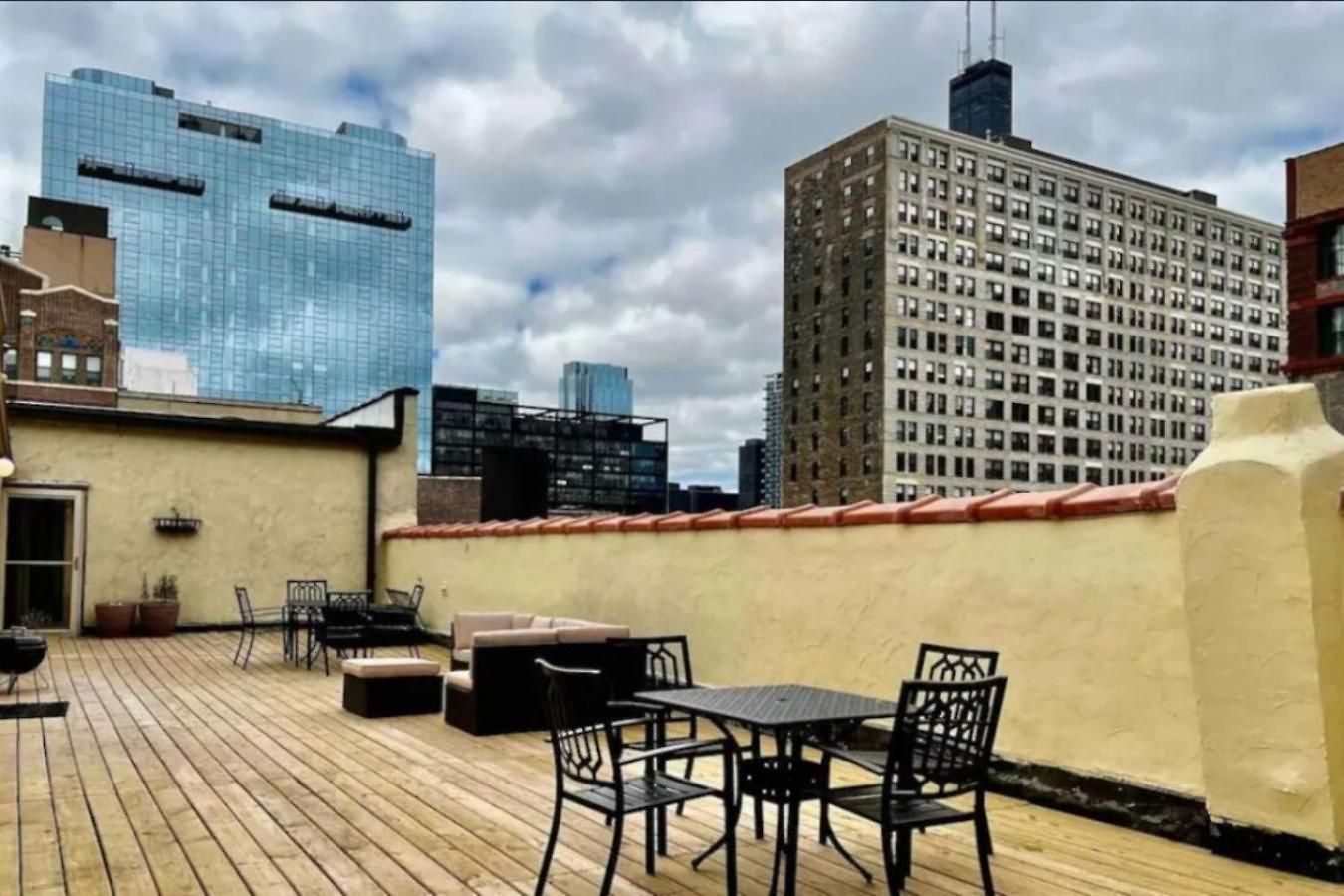 Spacious Downtown Penthouse Vintage, Gym & Balcony #3 Apartment Chicago