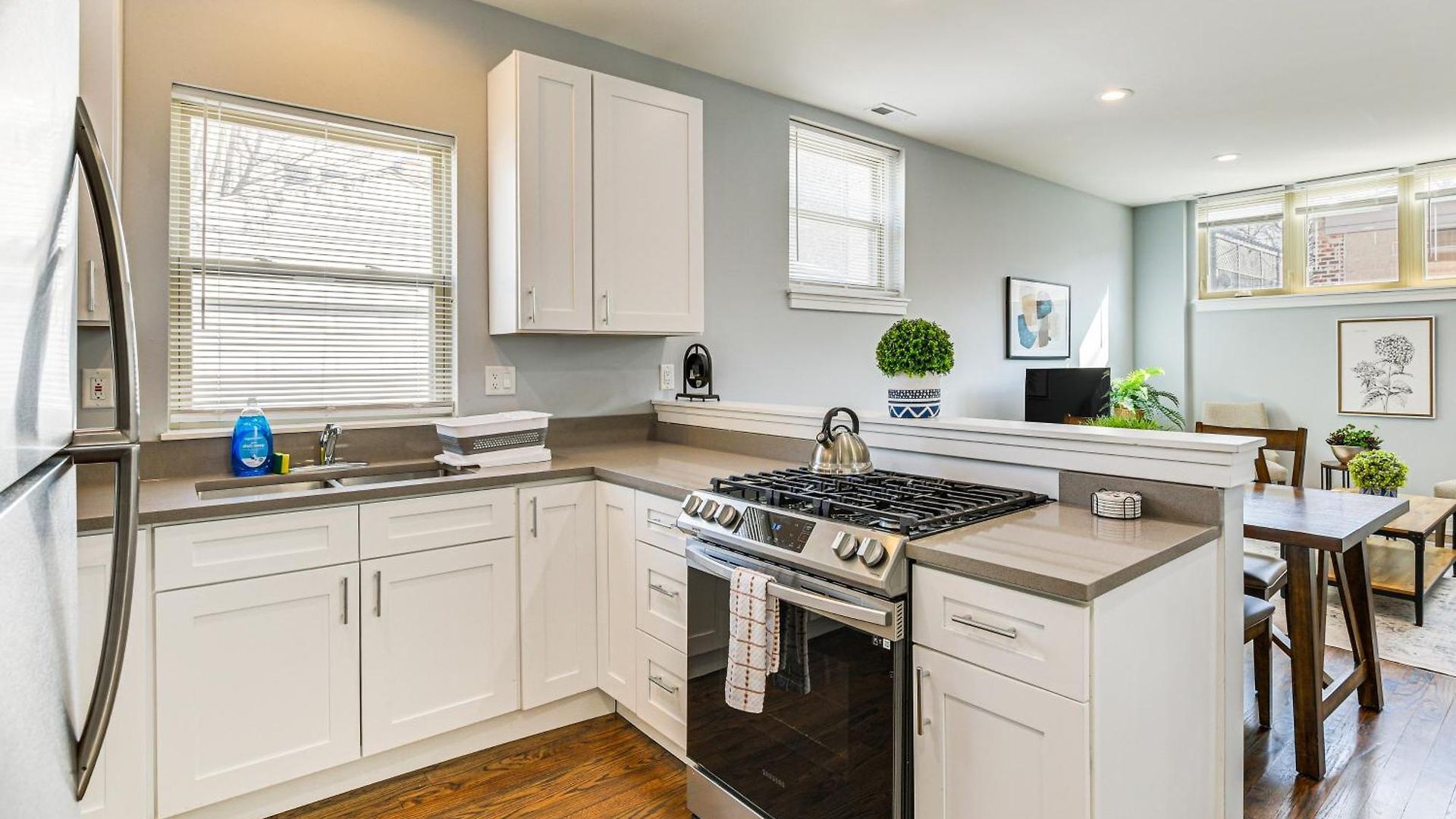 Walk To Blue Line: Sleek In Bucktown! * Chicago