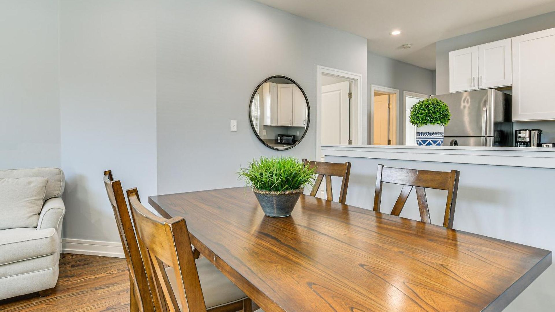 Apartment Walk To Blue Line: Sleek In Bucktown!