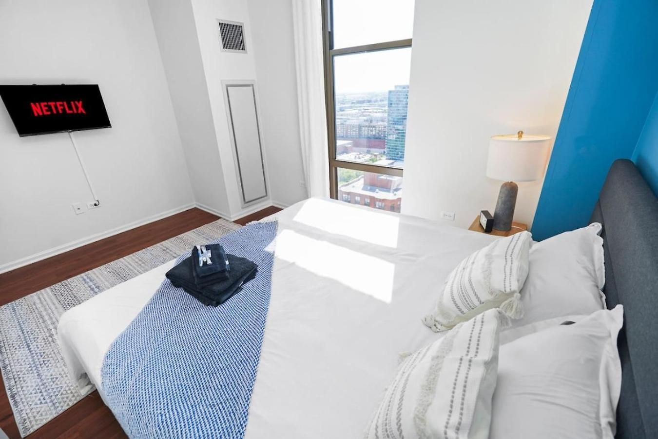 29th Floor 2br With Balcony And Gym * Chicago