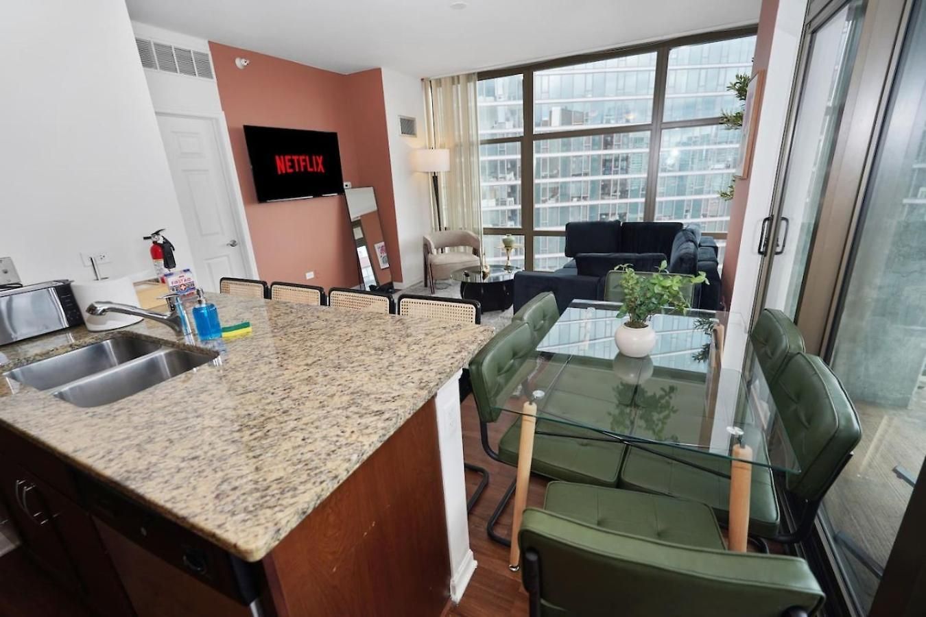 Skyline Luxury 19th Floor Retreat Near Grant Park Apartment Chicago
