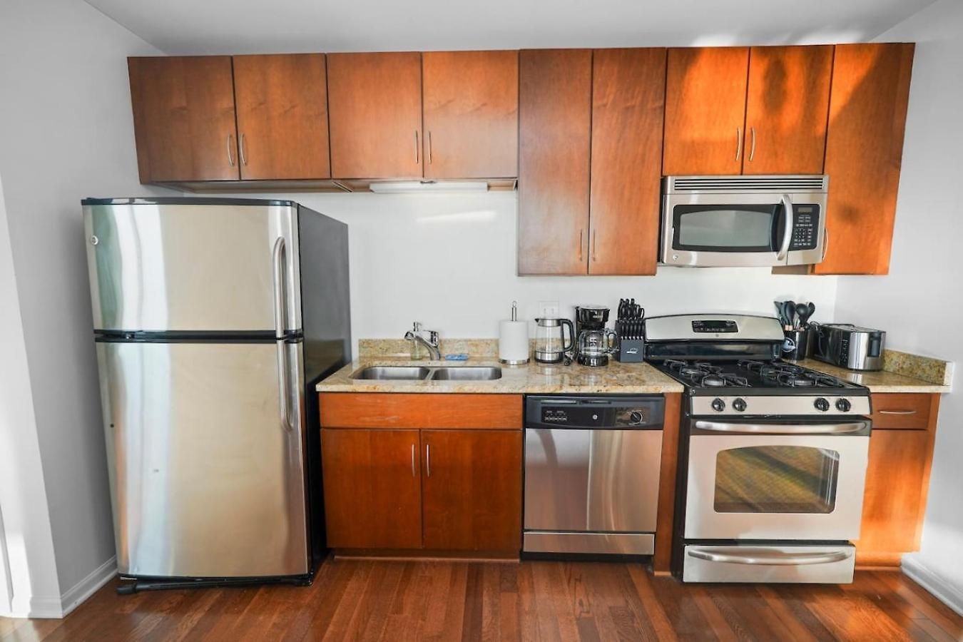 29th Floor 2br Grant Park With Balcony, Gym Chicago