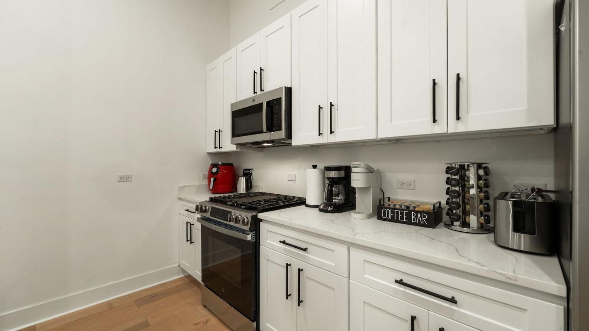 Spacious 3bd West Town Next To Kasama Apartment *