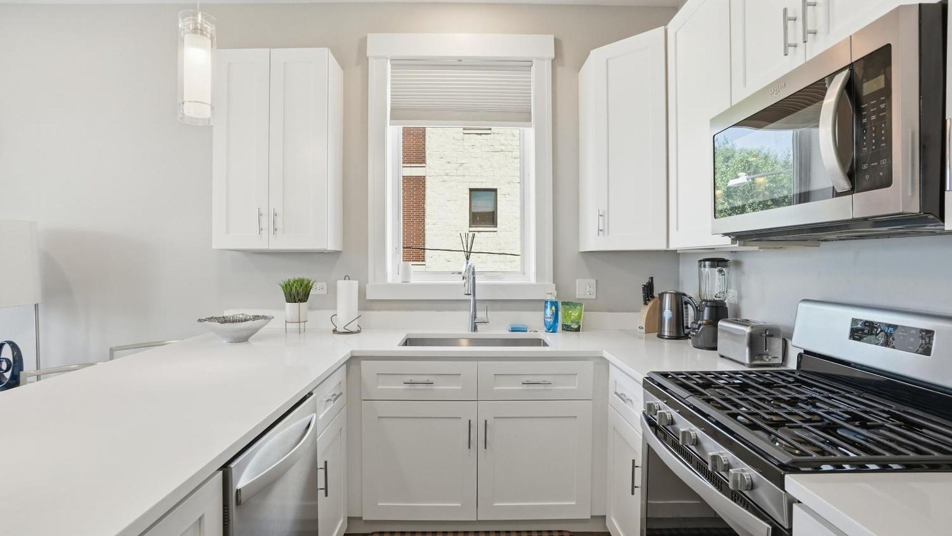 Elegant Oasis 2 Bed 2 Bath Near Downtown And United Center Apartment