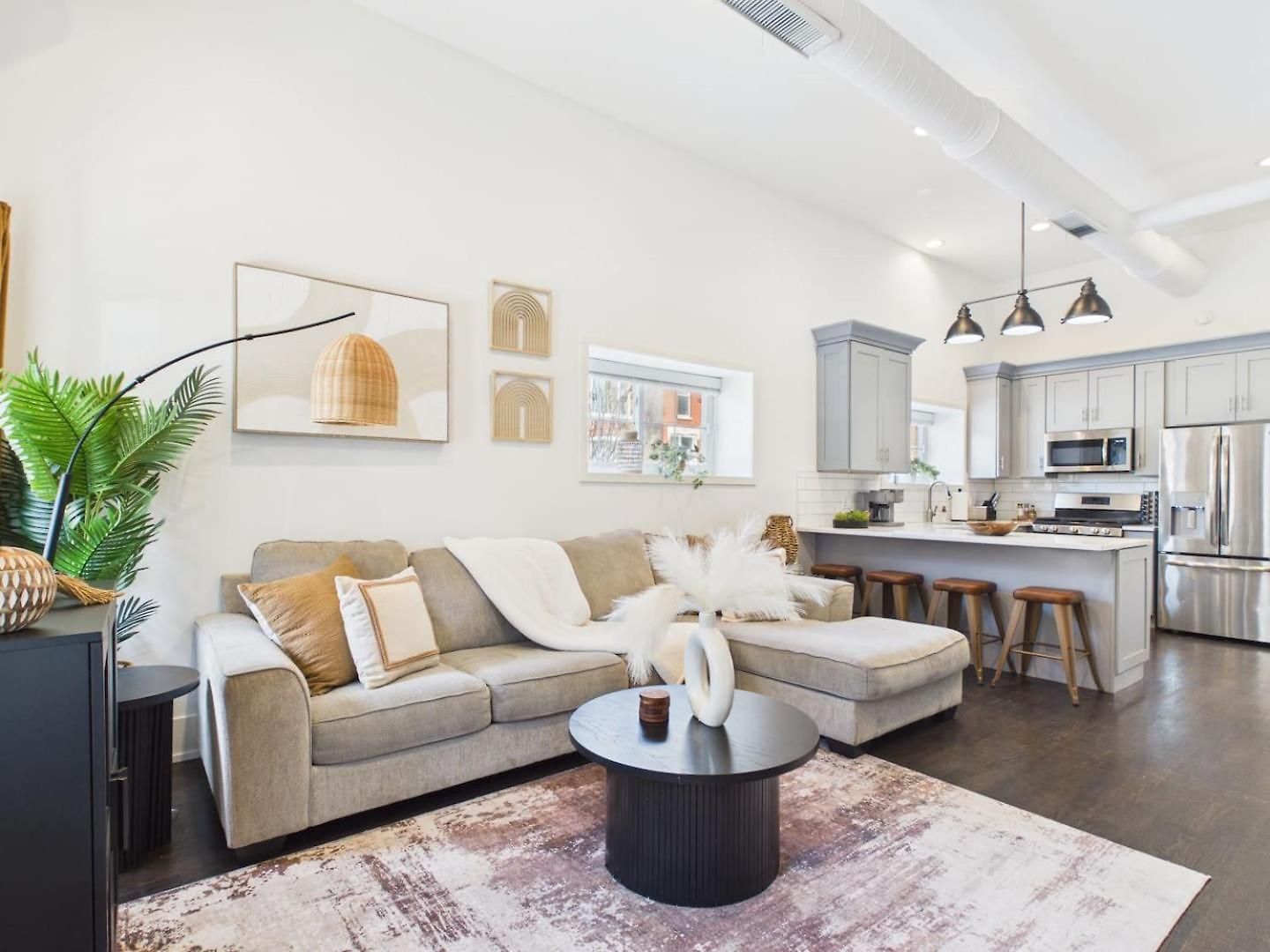 Bright & Spacious Boho Oasis A Warm Retreat *