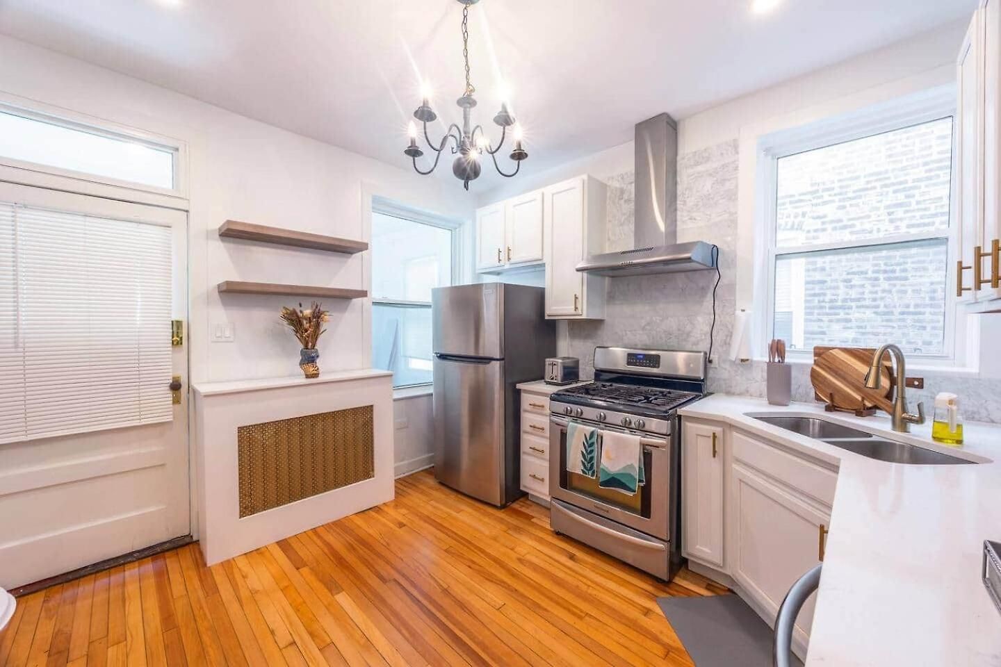 Modern 2br Avondale With Free Parking Near Cta *